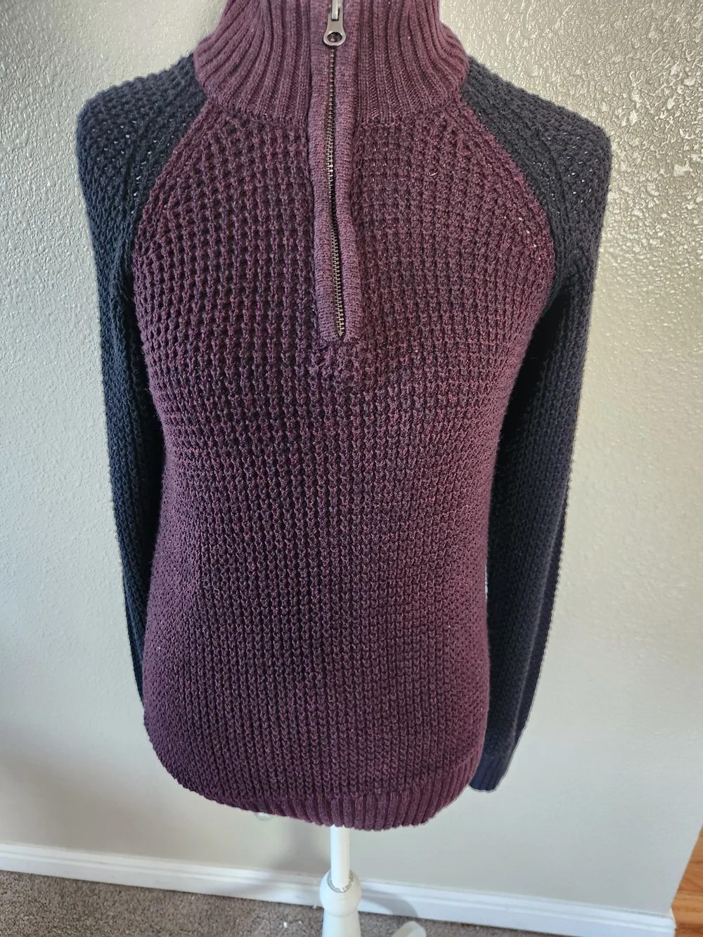 Aeropostale Men's Half-Zip Sweater in Plum and Black